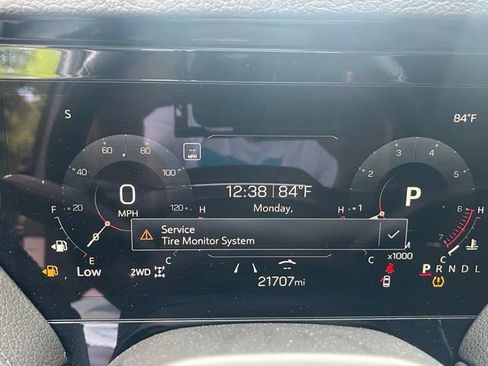 Used 2025 GMC Yukon Denali AWD/4WD image 7