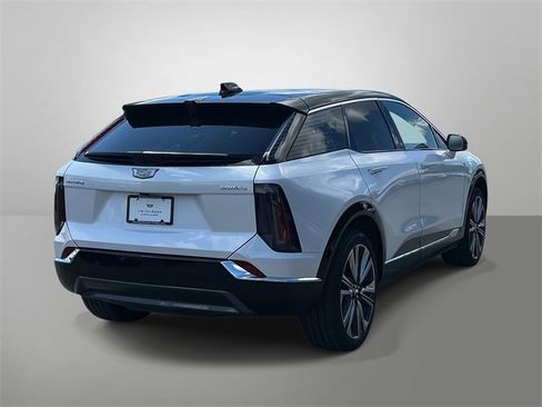 Used 2025 Cadillac Optiq Luxury 2 image 14