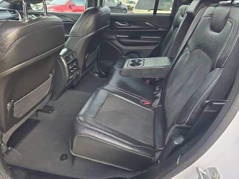 Used 2024 Jeep Grand Cherokee Altitude image 18