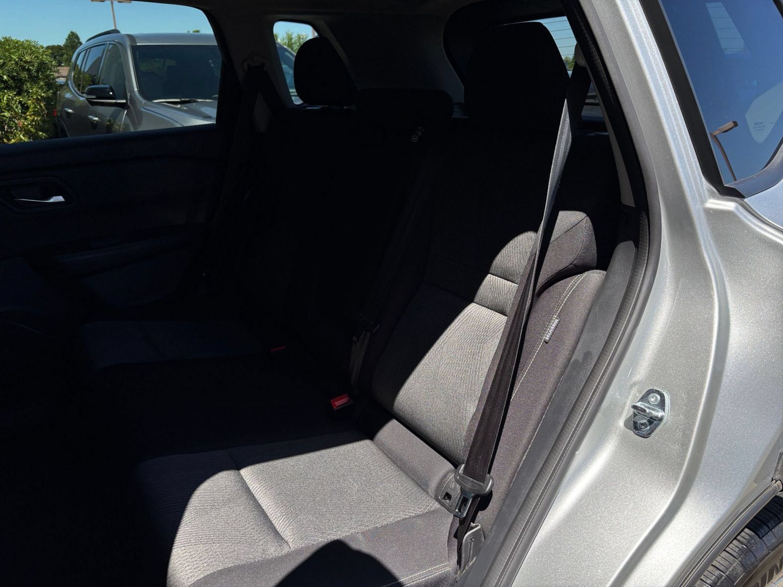 Used 2025 Nissan Rogue SV FWD image 38