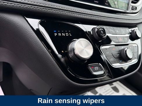 Used 2025 Chrysler Pacifica Select image 29