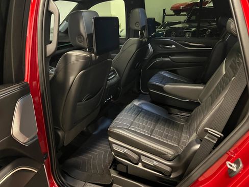 Used 2023 Cadillac Escalade V AWD/4WD image 31