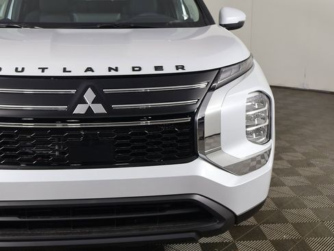 New 2026 Mitsubishi Outlander ES image 13