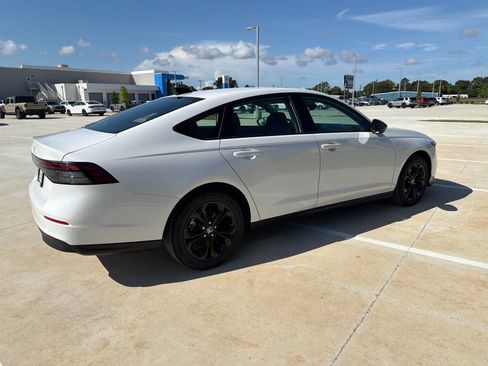 Certified 2025 Honda Accord SE image 5