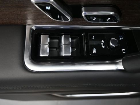 Used 2025 Land Rover Range Rover SE AWD/4WD image 25