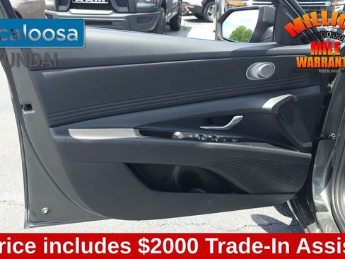 Used 2025 Hyundai Elantra SEL FWD image 12
