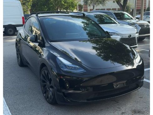Used 2024 Tesla Model Y Performance AWD/4WD image 2