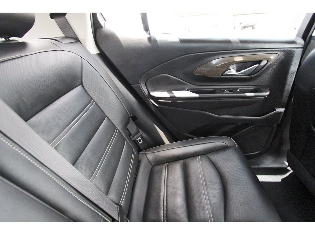 Used 2022 GMC Terrain Denali w/ Denali Premium Package AWD/4WD image 11