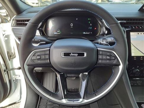 New 2022 Jeep Grand Cherokee Trailhawk w/ Advanced Protech Group II image 27