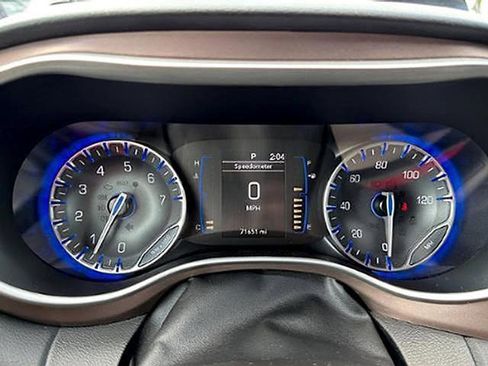 Used 2023 Chrysler Voyager LX FWD image 11