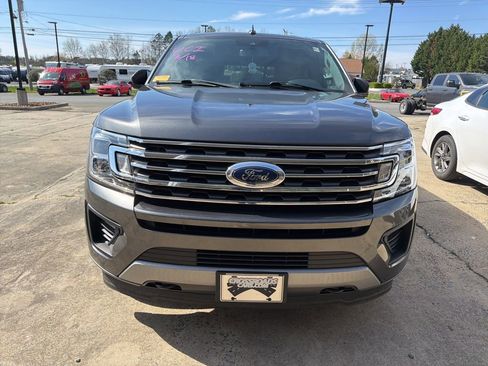 Used 2021 Ford Expedition Max XLT image 2