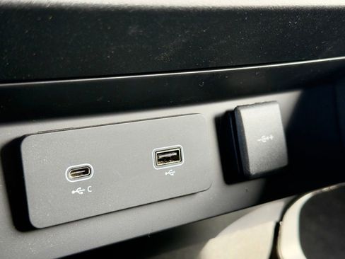 Used 2023 Land Rover Defender 90 Carpathian Edition image 19