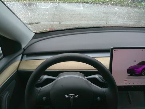 Used 2023 Tesla Model Y Long Range image 20