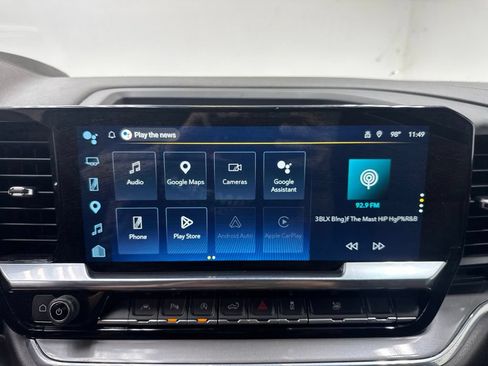 Used 2023 Chevrolet Silverado 1500 High Country w/ Technology Package AWD/4WD image 11