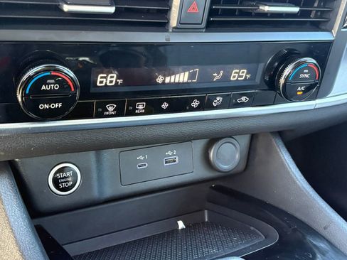 Certified 2023 Nissan Rogue SV image 22