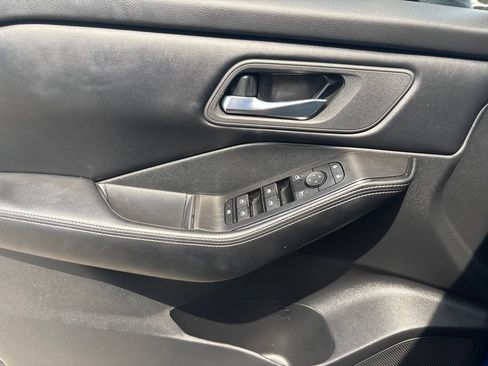 Used 2024 Nissan Rogue SV AWD/4WD image 12