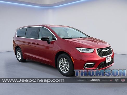 New 2026 Chrysler Pacifica Select image 1