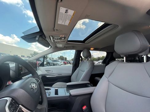 Certified 2026 Toyota Sienna XLE FWD image 12