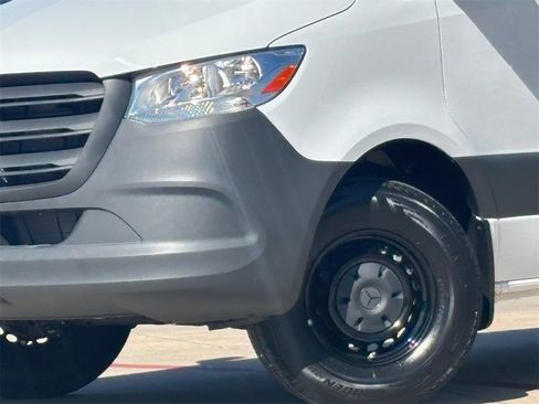 Used 2025 Mercedes-Benz Sprinter 2500 image 2