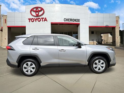 Used 2025 Toyota RAV4 LE FWD image 4