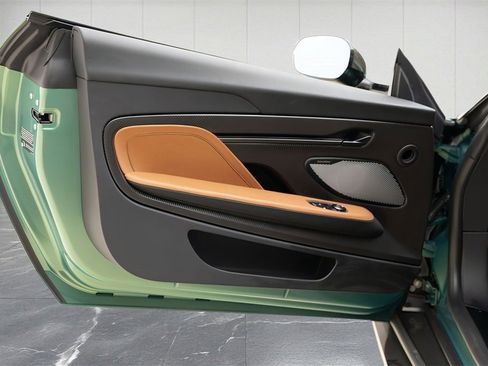 Used 2025 Aston Martin Vanquish image 24