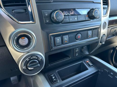 Used 2018 Nissan Titan SV w/ SV Convenience Package AWD/4WD image 29
