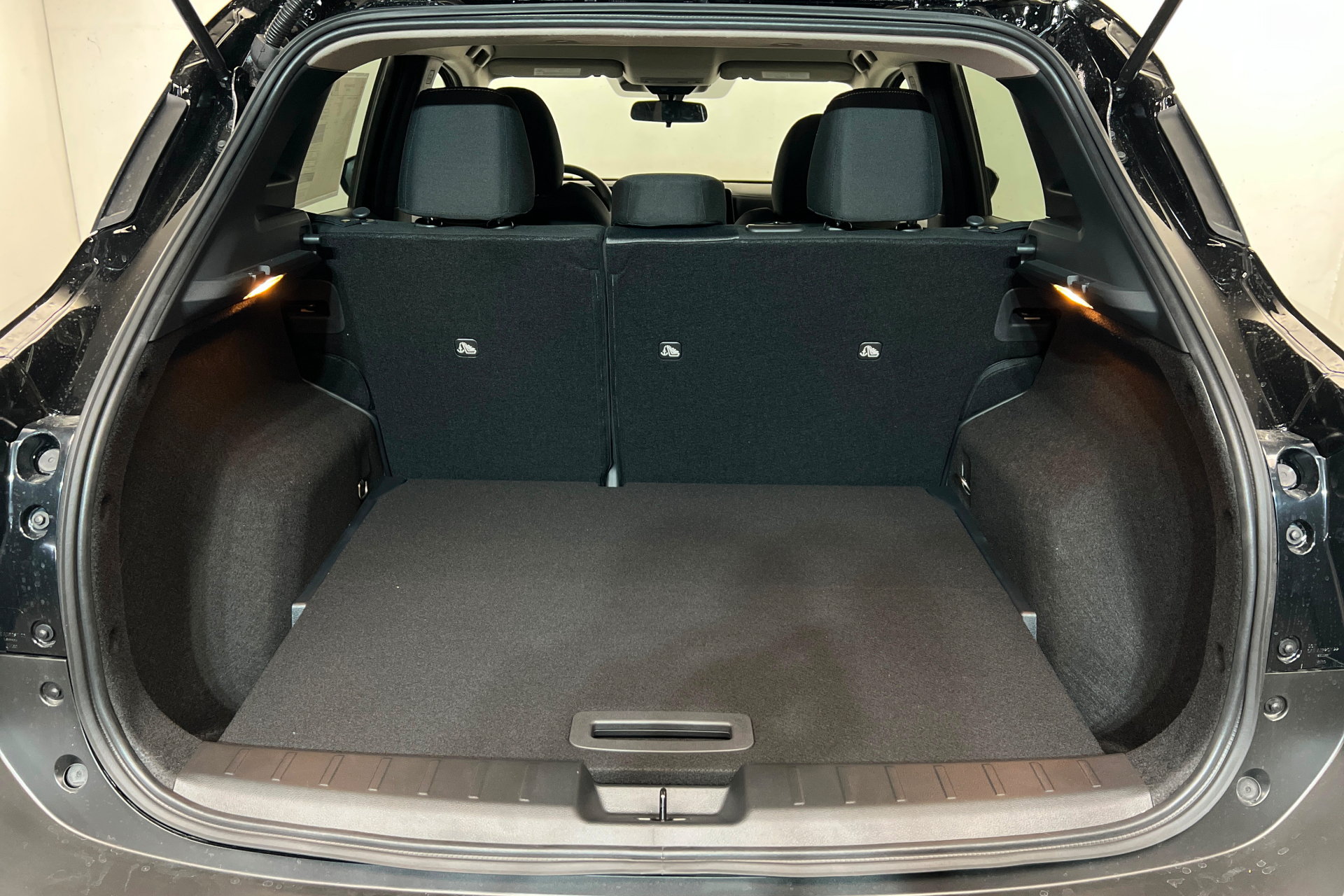 New 2026 Nissan Kicks SV w/ Cold Weather Package FWD image 22