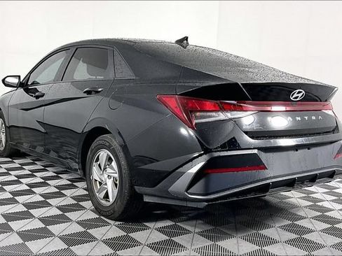 Used 2026 Hyundai Elantra SE FWD image 2