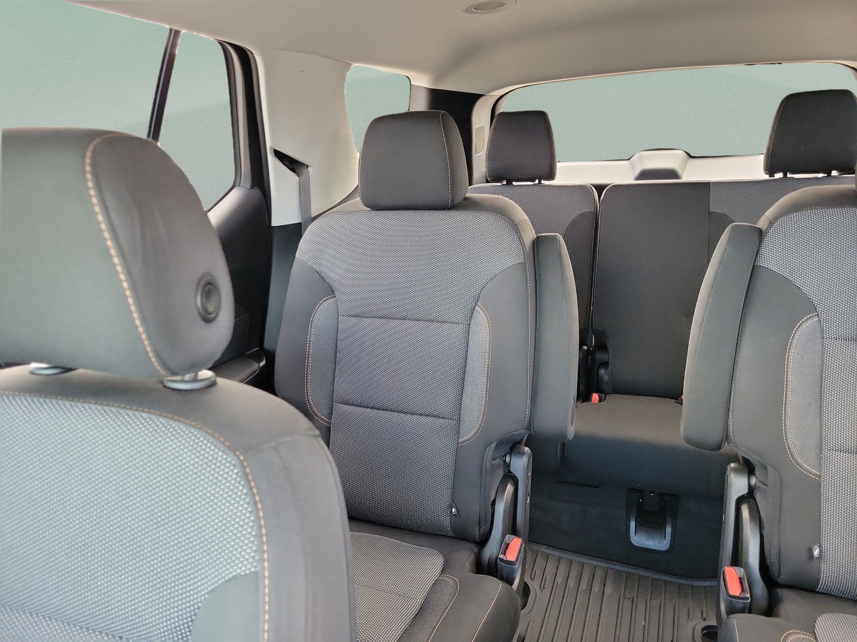 Used 2020 Chevrolet Traverse LT FWD image 10