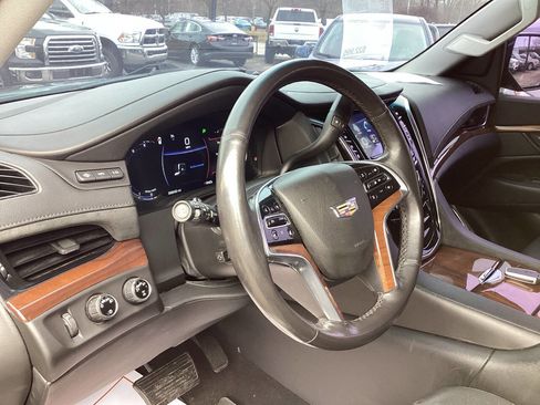 Used 2017 Cadillac Escalade ESV Luxury image 14