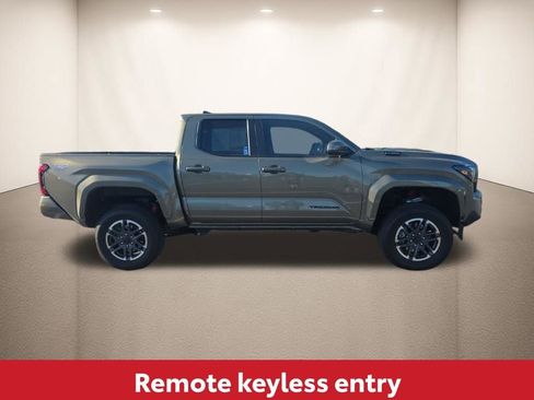 Used 2025 Toyota Tacoma TRD Sport image 4