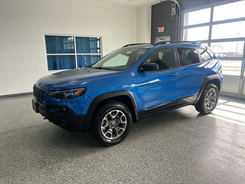 Used 2022 Jeep Cherokee Trailhawk w/ Comfort/Convenience Group AWD/4WD image 1