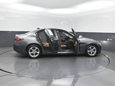 Used 2019 Alfa Romeo Giulia RWD image 39