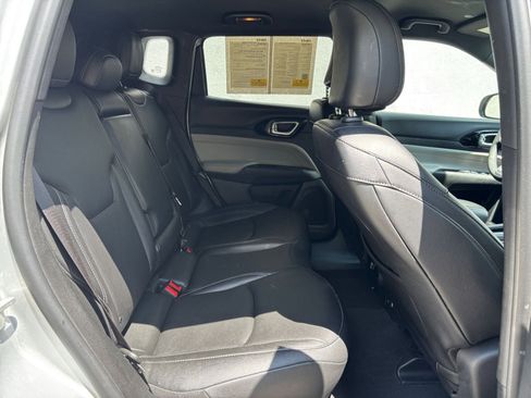 Used 2025 Jeep Compass Limited AWD/4WD image 39