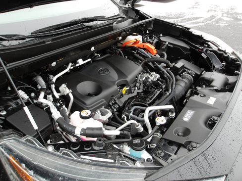 Used 2023 Toyota RAV4 SE w/ Weather & Moonroof Package image 24