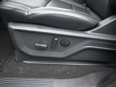 New 2026 Ford Expedition Platinum image 10