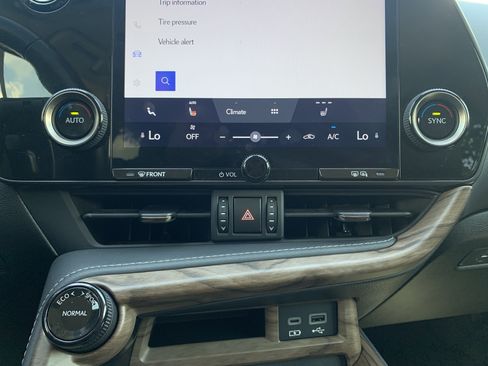 Used 2024 Lexus NX 250 FWD w/ Towing Package (2000 Lbs) image 29