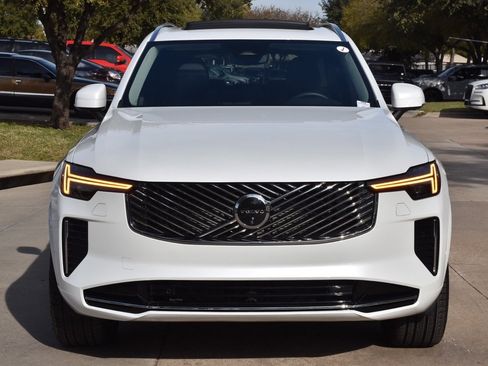 Used 2025 Volvo XC90 B6 Plus image 3