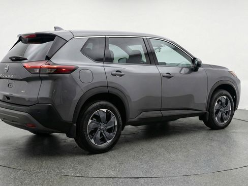 Used 2025 Nissan Rogue SV image 9