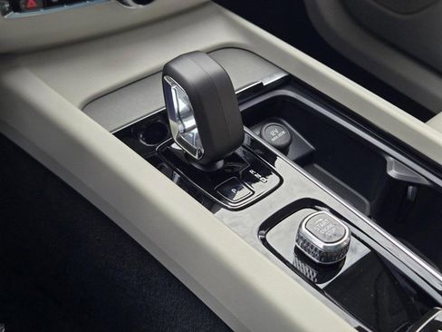 Used 2025 Volvo XC60 T8 Plus w/ Protection Package Premier image 30