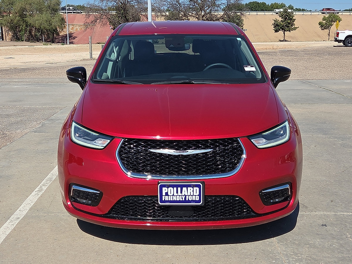 Used 2024 Chrysler Pacifica Touring-L FWD image 8