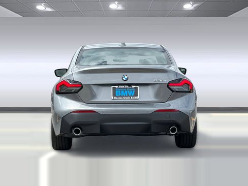 Used 2025 BMW 230i Coupe w/ Premium Package image 10