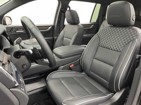 Used 2025 GMC Acadia Denali w/ LPO, All-Weather Package AWD/4WD image 21