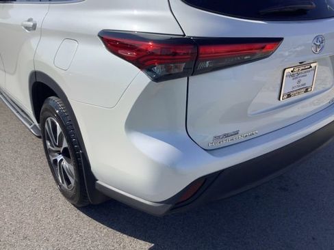 Used 2021 Toyota Highlander XLE image 38