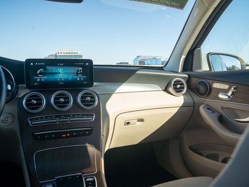 Used 2022 Mercedes-Benz GLC 300 4MATIC image 19