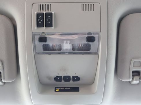 Used 2012 Chevrolet Avalanche LTZ image 30