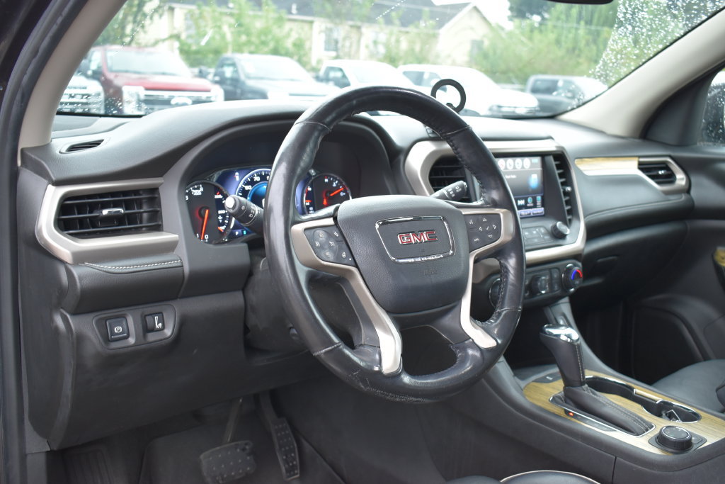 Used 2017 GMC Acadia Denali w/ Technology Package AWD/4WD image 9