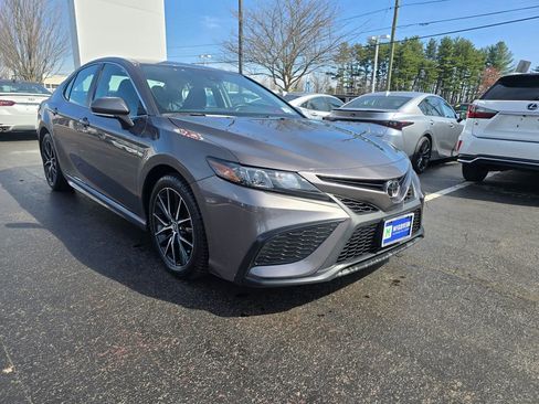 Used 2022 Toyota Camry SE w/ Carpet Mat Package (TMS) image 11