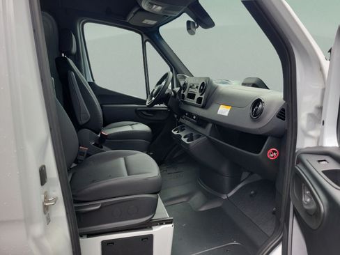New 2025 Mercedes-Benz Sprinter 2500 image 8