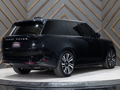 Used 2023 Land Rover Range Rover SE image 2